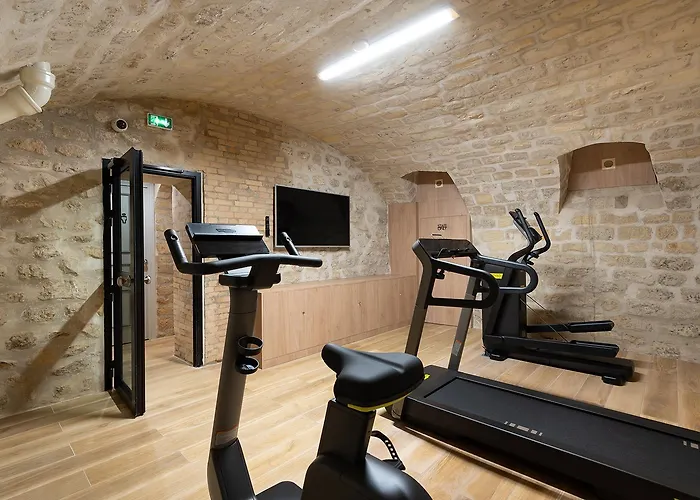 Les Hcr Aparthotel 4*